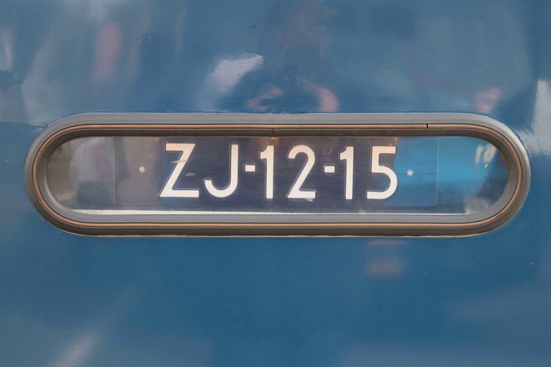 Rondrit met museumbussen door Arnhem